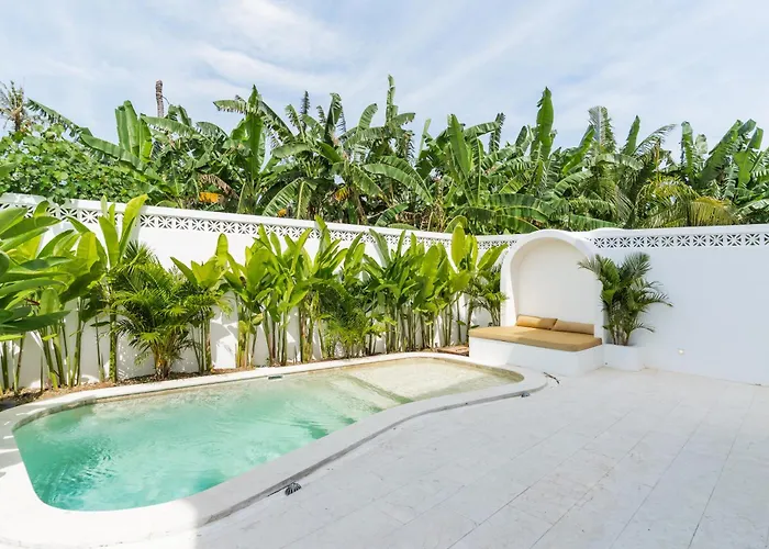 Charming 1br With Pool And Wooden Interior 別荘