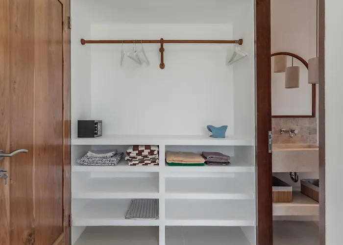 Charming 1br With Pool And Wooden Interior 別荘