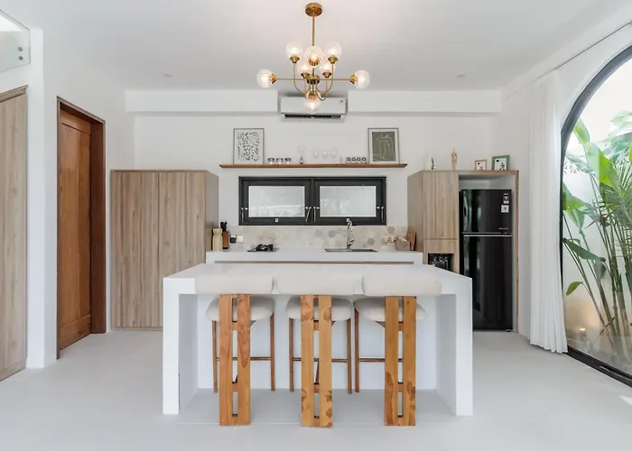 Charming 1br With Pool And Wooden Interior